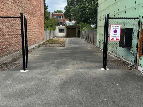 Opslagplaats poort open